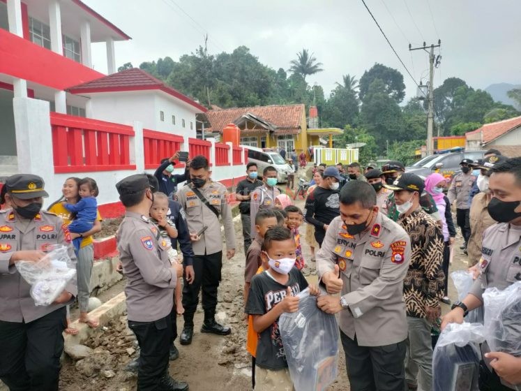 Kapolres Lebak Dampingi Wakapolda Banten Tinjau Posko Gempa Bumi di Lebaksangka