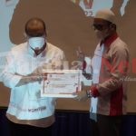 La Nyala Mataliti Terima Anugerah Tokoh Nasional Peduli Jurnalis dalam HPN 2022 JWGroup