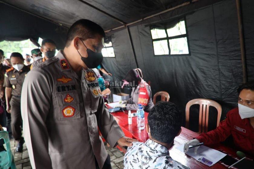 Wakapolda Banten Tinjau Pelaksanaan Vaksinasi COVID-19 Serentak di Kabupaten Pandeglang