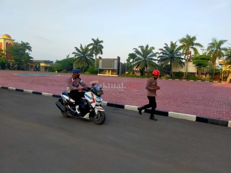 Kasubbid Provos Bidpropam Polda Banten memberikan Tindakan Fisik kepada  Personil Polda Banten