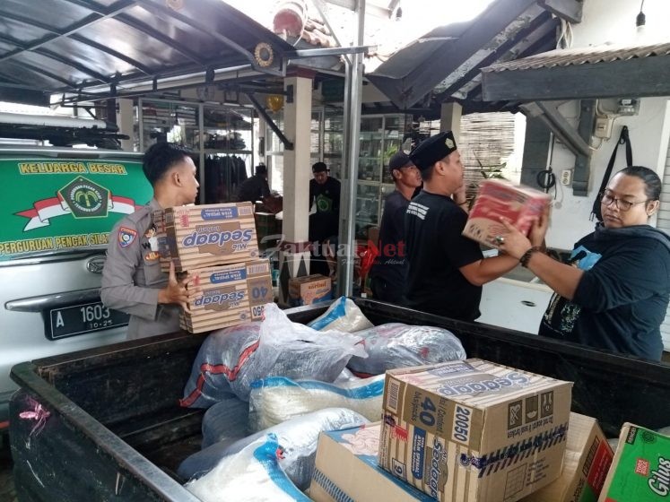 Wujud Sinergitas, Ditbinmas Salurkan Bantuan Ke Posko Banjir Komunitas Pencak Silat Terumbu Banten