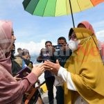 Kedatangan Ustadzah Oki Setiana Dewi Di Tidore Disambut Penasehat BKMT