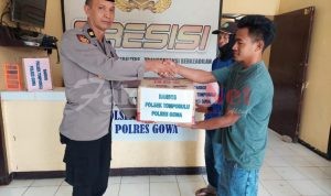 Kapolsek Tompobulu “IPTU Abdul Hakim” Dan Jajarannya Bagikan Bansos Kepada Masyarakat Prasejahtera