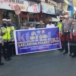 Peringati HUT Lalulintas, Kasat lantas Polres Gowa Bersama Jajarannya Bagikan Bansos