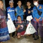 Tim Rescue Damkar Kabupaten Serang Evakuasi 2 Sarang Tawon di Kecamatan Ciruas