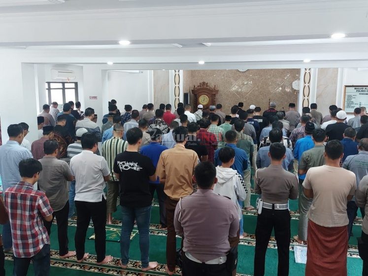 Polres Cilegon Melaksanakan Sholat Ghoib dan Doa Bersama Untuk Korban Bencana Alam di Cianjur