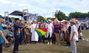 Pawai Budaya Pakaian Adat Indonesia Juga Turut Memeriahkan HUT Desa Ranjeng ke-38