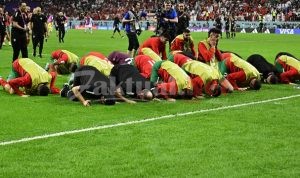 Sujud Syukur Singa Atlas Maroko Usai Cegah Spanyol ke Perempat Final Piala Dunia Qatar 2022