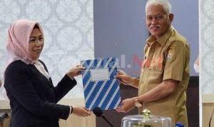Serahkan SK Pelaksana Kepala Dikbud Sultra, Asrun Lio : Tetap Utamakan Pelayanan