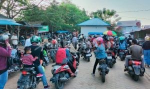 Mudik Lebaran, Pelabuhan Feri Torobulu-Tampo Mulai Dipadati Penumpang Hingga Bermalam