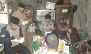 Usai Berbagi Makanan, Kapolsek dan Personel Polsek Bontonompo Sahur Bareng dengan Warga