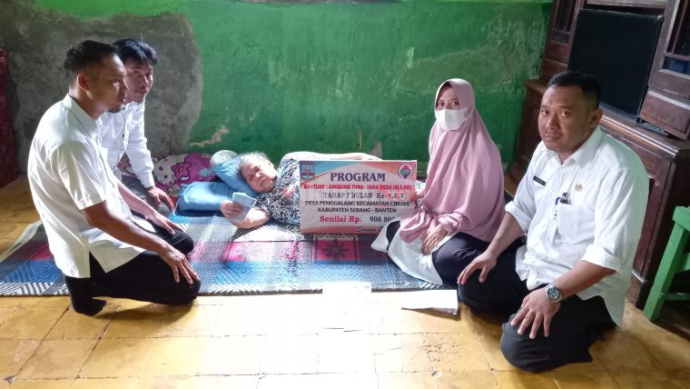 50 KPM Warga Desa Penggalang Mendapatkan BLT DD