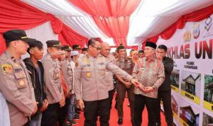 Irjen Pol Andi Rian Resmikan 10 Rumah Di HSS