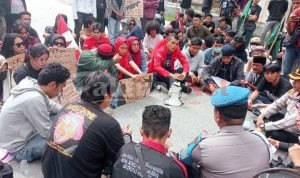 Dinilai Lambat, GMNI Kendari dan HMI Desak Kapolda Usut Penembakan Gas Air Mata di UHO