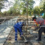 Polsek Kepulauan Seribu Utara dan Warga Tanam Pohon untuk Kurangi Polusi Udara