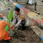 Polsek Kepulauan Seribu Utara dan Warga Bergandengan Tangan Tanam Pohon, Upaya Bersama Kurangi Polusi Udara