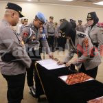 Kapolres Kepulauan Seribu Pimpin Upacara Serah Terima Jabatan Pejabat Polres dalam Suasana Penuh Haru