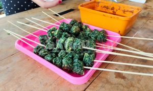 Kreatif di Bidang Agroindustri, Mahasiswa Unilaki Buat Sate Daun Ubi