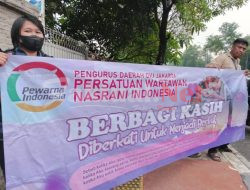 Hari Ketiga PEWARNA Indonesia PD DKI Jakarta Berbagi Takjil di Depan GPdI Pasar Rebo Jakarta Timur