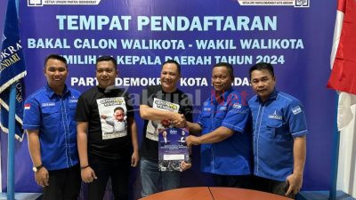 Asmawa Tosepu – Yudhianto Mahardika Kompak Ambil Formulir Calon Wali Kota Kendari di Partai Demokrat