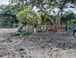 Babinsa Koramil Bambalamotu Gencar Laksanakan Kerja Bakti Pembersihan Pantai