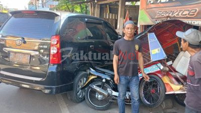 Diduga Mengantuk, Pengendara Avanza Hitam Menabrak Bentor Dan Bengkel