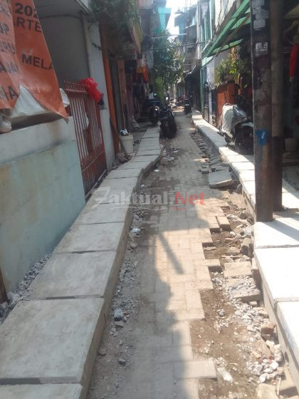 Pemasamgan U-Ditch dan Tutup tidak Rata - tidak Lurus dan Gelombang
