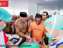 Sekda Sultra Buka Baksos Sunatan Massal HUT RI ke-79