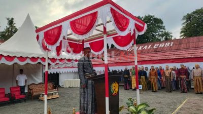 Puncak Peringatan HUT RI Ke-79 Tahun, Pegawai Rutan Sengkang Kenakan Pakaian Adat