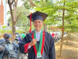 Menginspirasi.! Driver Gojek Ini Mampu Raih Gelar S2 di Kampus Negeri