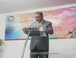 Pdt. Gerets Sarapi Sampaikan KOMPAS bagi Para Jurnalis Nasrani dalam Ibadah Pengukuhan PEWARNA Indonesi PC Jakarta Pusat