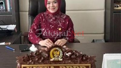 Andi Tenri Walinonong Perempuan Cantik Pertama Cetak Sejarah ketua DPRD Bone.