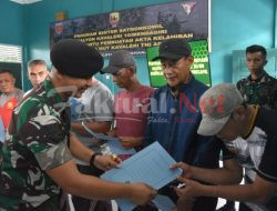 Wujud Program Binter, Yonkav 10/Mendagiri Serahkan Hasil Bantuan Pelayanan Pembuatan Akta Kelahiran