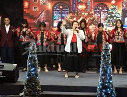 Pesan Natal Gembala Sidang Gereja Keluarga Kristus, Ps. Sutini Perwata: Ajak Ratusan Jemaat Rayakan Kelahiran Yesus dengan Tema “Nama di Atas Segala Nama”