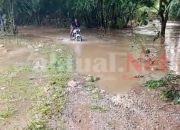 Air Sungai Meluap Sebabkan Banjir Tutup Akses Jalan Warga Dan Hentikan Aktivitas Selama 3 Jam