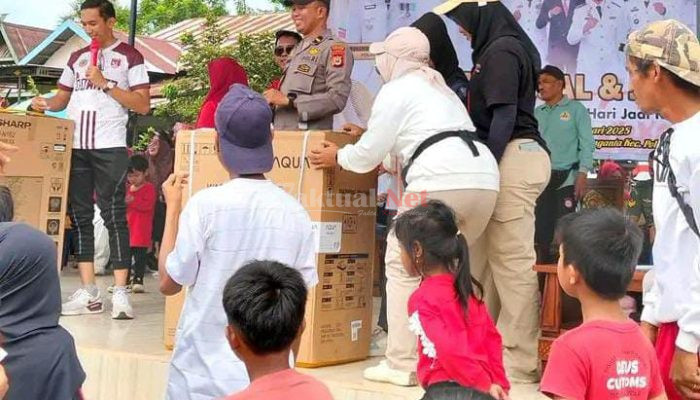 Warga Polongbangkeng Utara Antusias Gerak Jalan Santai, Meriahkan Hari Jadi Takalar ke-65