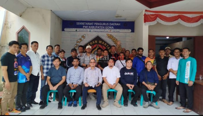 Hari Pers Nasional PWI Gowa Berkolaborasi 24 Team Dokter Dinkes Gowa, Sunatan Massal Gratis