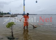 Sampah Jadi Oknum Yang Berpartisipasi Cemari Pantai PT. Pembangunan Jaya Ancol