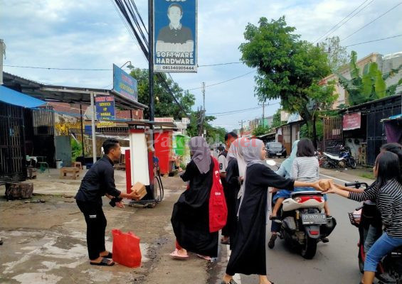 PMR SMK Negeri 3 Gowa di Akhir Bulan Ramadhan, Berbagi Takjil