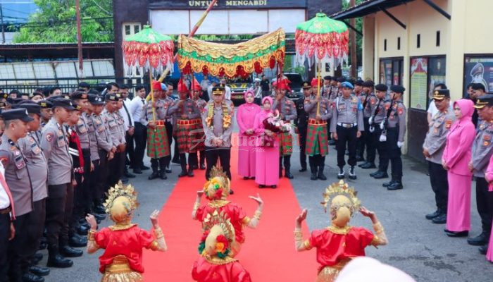 Suasana Khidmat, Warnai Tradisi Penyambutan Kapolres Takalar Yang Baru