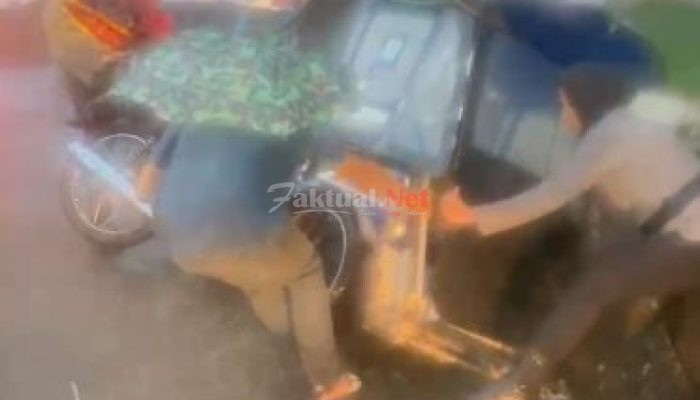 Aksi Heroik Polwan Polres Gowa, Bantu Pengendara Bentor yang Terjerembab ke Saluran Air