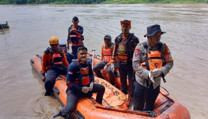 Tim SAR Brimob Sulsel Bersama Basarnas Berhasil, Evakuasi korban Bocah 5 Tahun Yang Tenggelam di Jembatan Lasape Enrekang