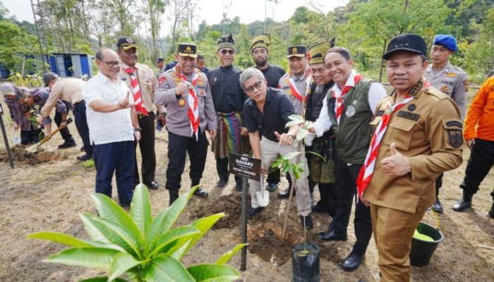 Rocky Gerung: Polisi Itu, Pohon Lindung Seluruh Indonesia