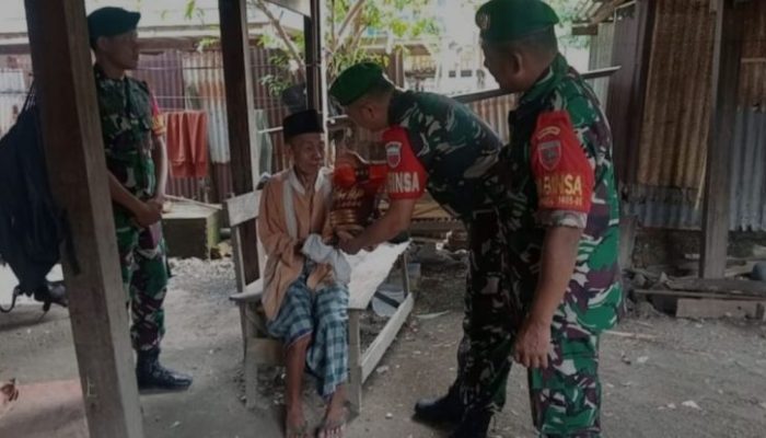 Peduli Warga Kurang Mampu Para Babinsa Dari Koramil 1405-05 Mallusetasi, Salurkan Bantuan