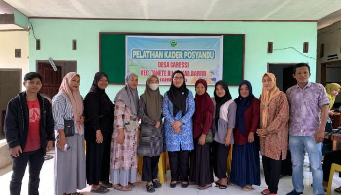 Andi Milawati Abustan, S.Sos., MM., Ketua TP PKK Kabupaten Barru, Hadir dalam Pelatihan Kader Posyandu Era Baru di Desa Garessi