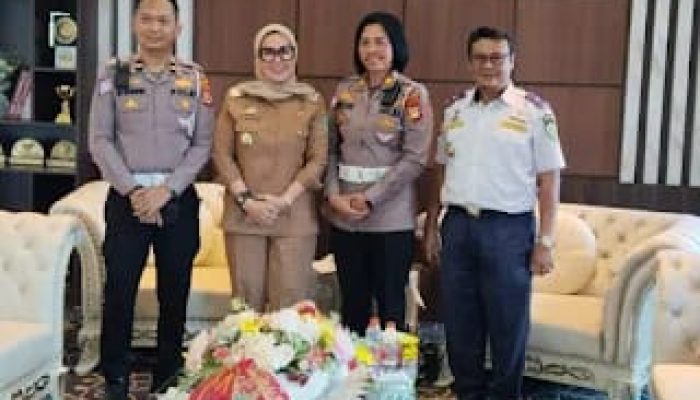 Bupati Barru Andi Ina Kartika Sari, SH., M.Si., Bersama Kasat Lantas Polres Barru, Bahas Penanganan Lakalantas dan Keamanan Jalan