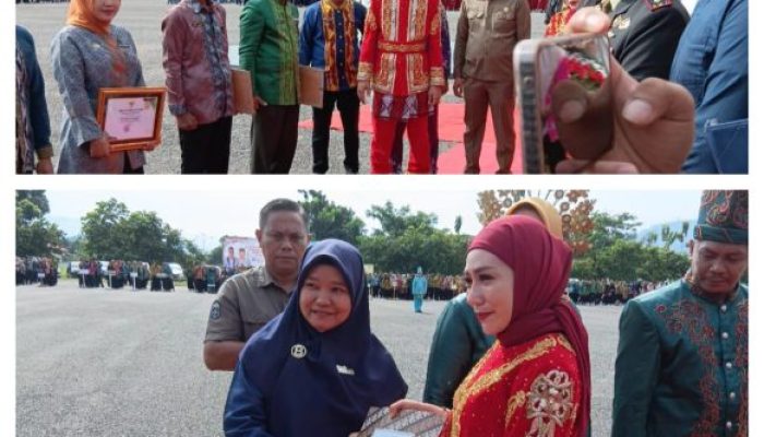 Guru SMA l Lasolo Terima Penghargaan di Momen Hardiknas 2025