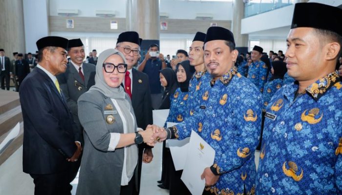 Bupati Barru Andi Ina Kartika Sari Lantik dan Ambil Sumpah, Pejabat Fungsional Serta Penyerahan SK Pengangkatan CPNS, PPPK Formasi 2024