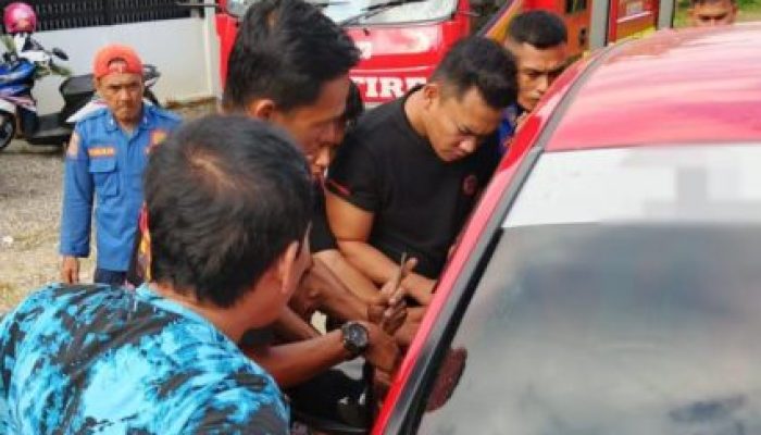 Cegah Hal Buruk Terjadi, Damkar Polman Selamatkan Balita Terkunci di Dalam Mobil