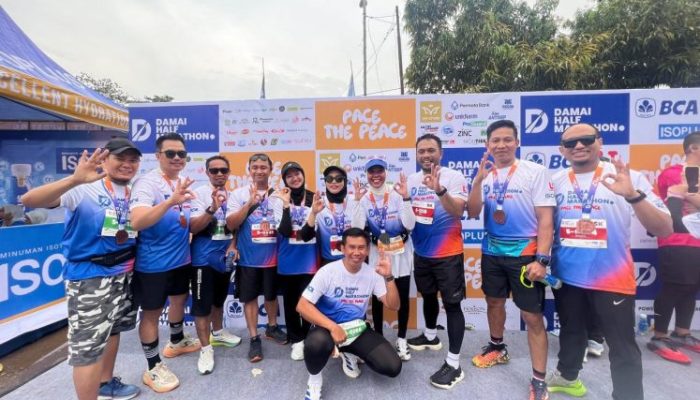 Mahasiswa Paska Sarjana STIE 66 Kendari Meriahkan Even Damai Half Marathon 2025